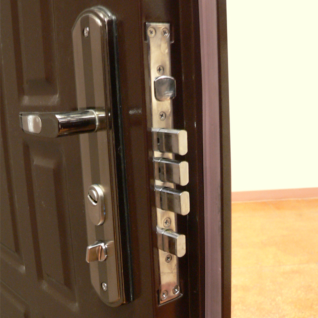 Металлические входные двери — составляющая безопасности жилища